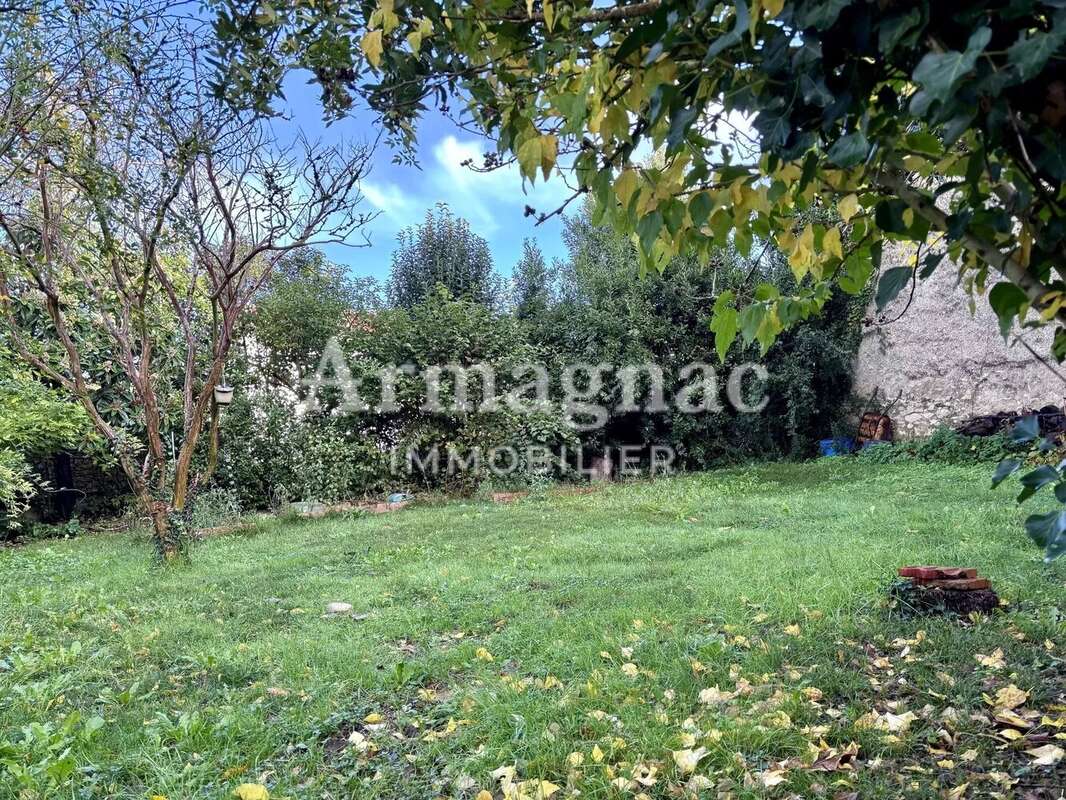 Maison à VIC-FEZENSAC