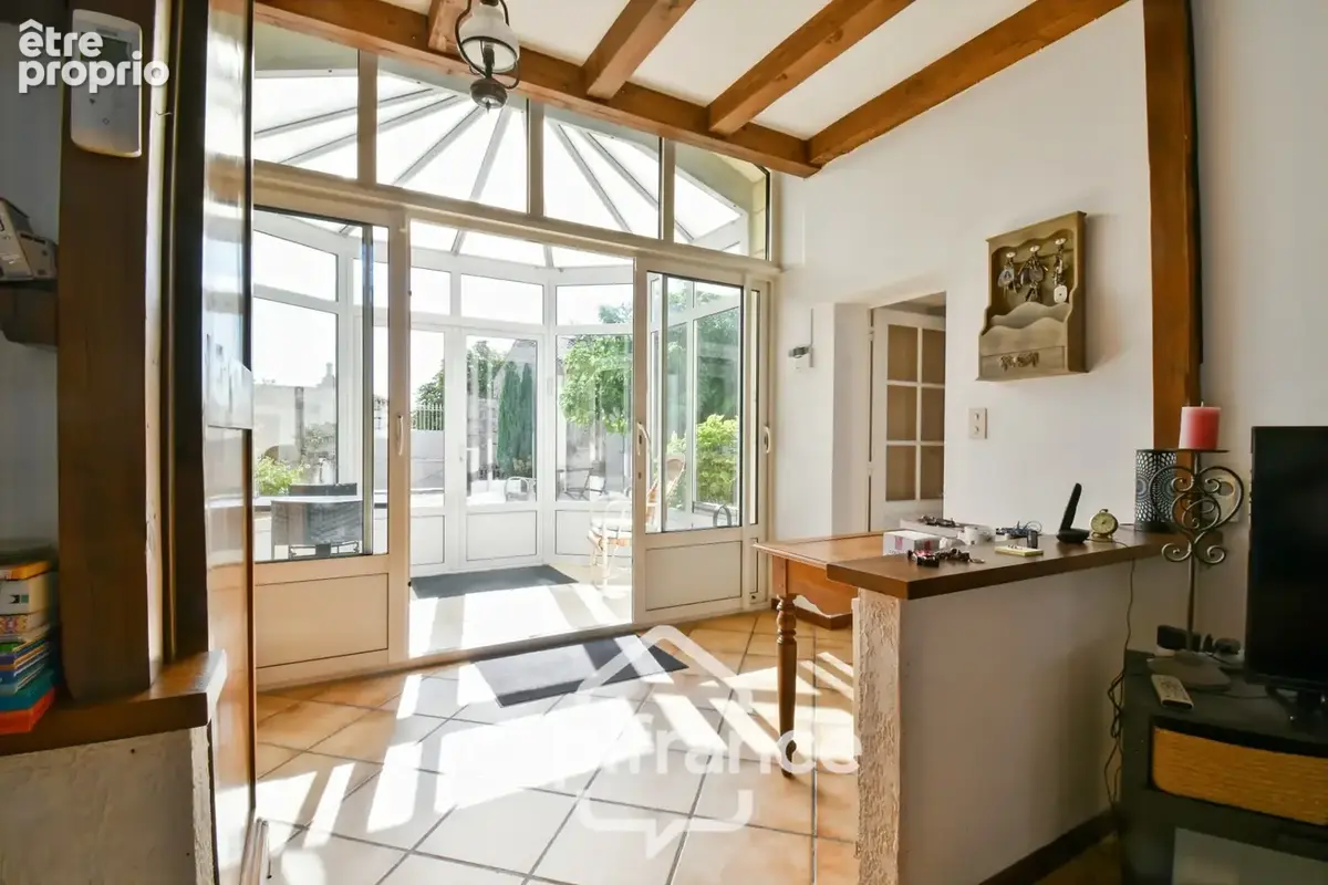 Maison de caractère avec 4 chambres - 6pièces - 268 m² habitables - piscine - jardin et dépendances à BIGNAY - photo 18