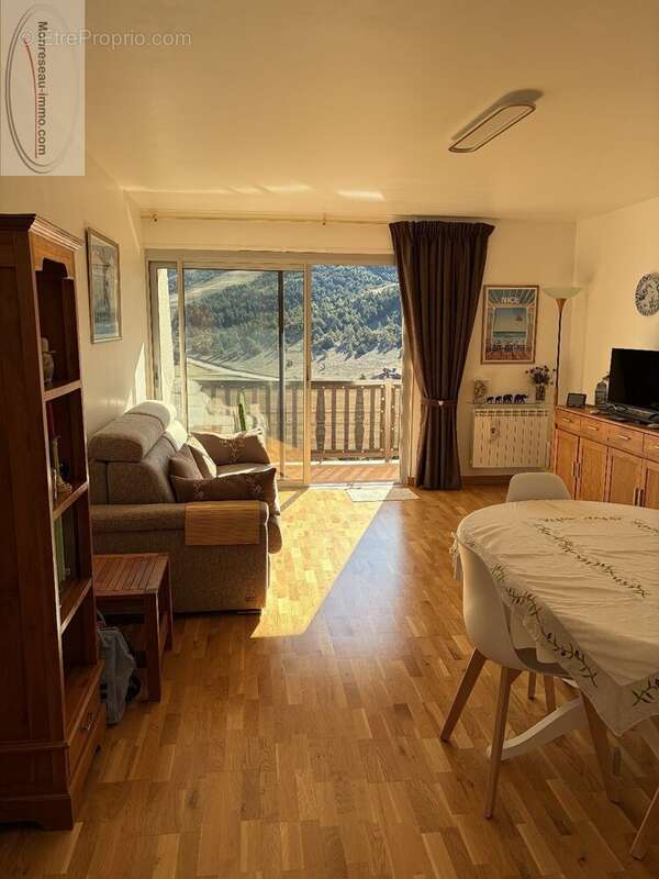 Appartement à GREOLIERES