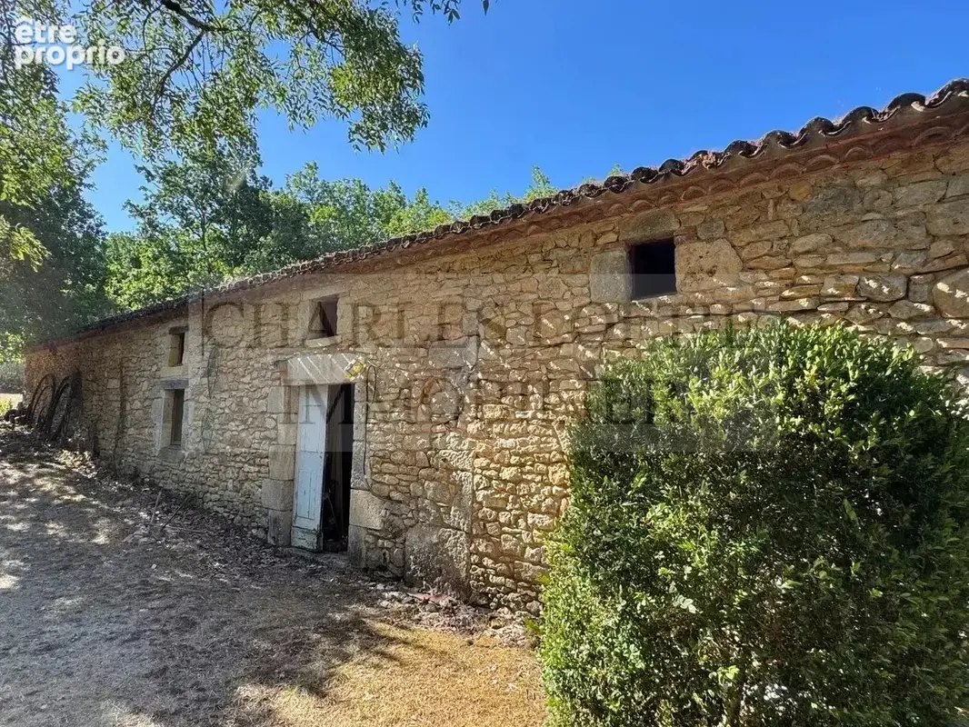 Ensemble immobilier en pierre avec 15 ha de terrain. - photo 16