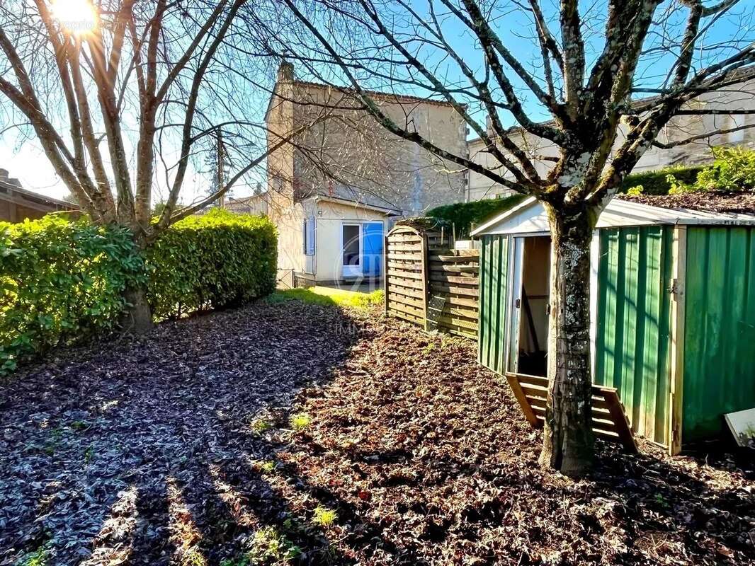 Maison à SAINT-PHILIPPE-D'AIGUILLE