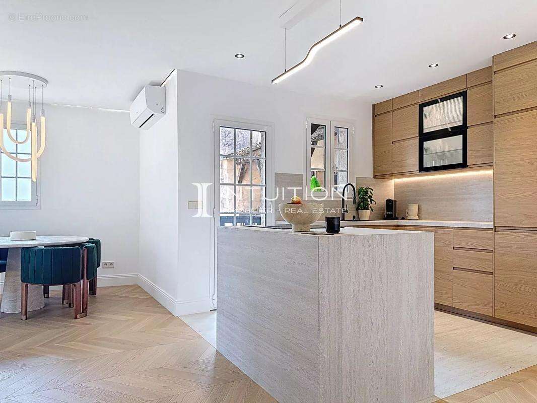 Appartement à SAINT-LAURENT-DU-VAR