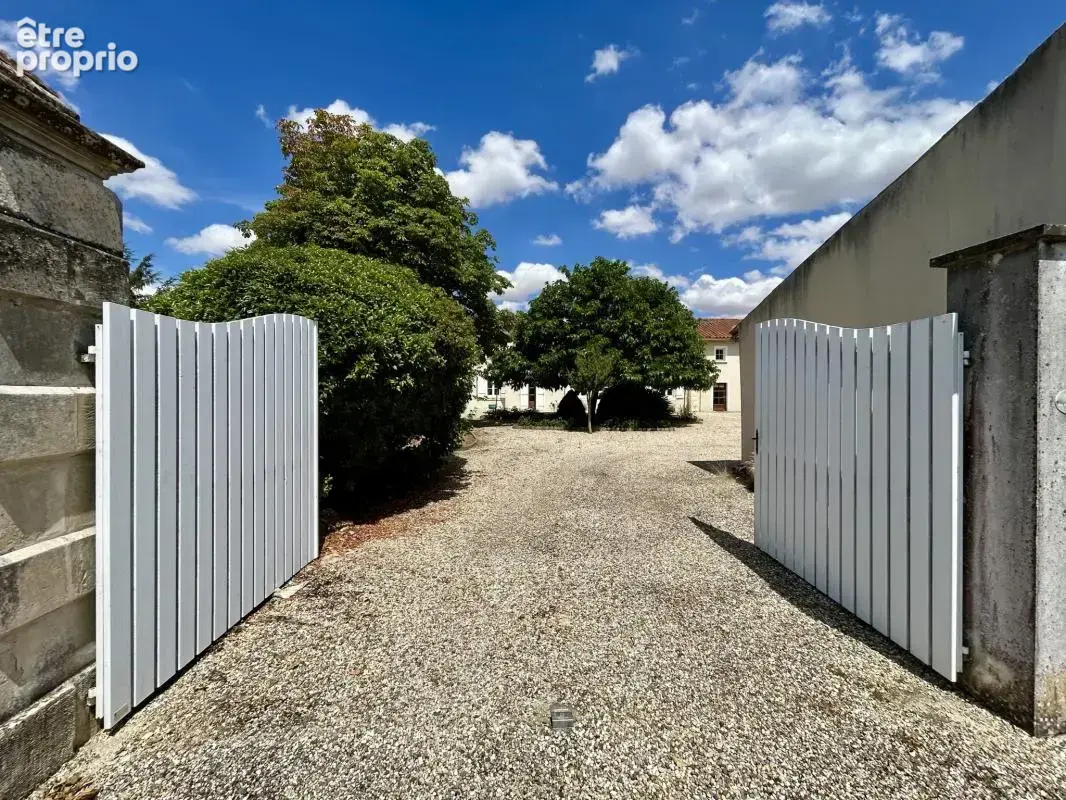 Maison de caractère 7 chambres 338m2, piscine et garages 70m - photo 3