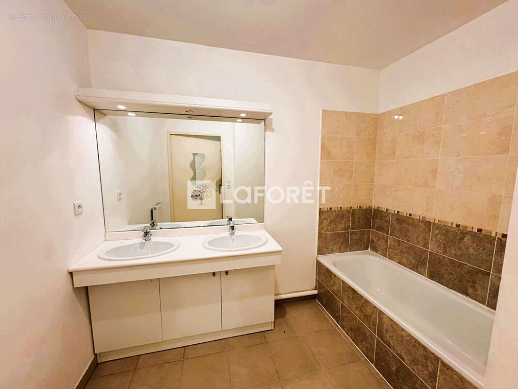 Appartement à ROUSSET