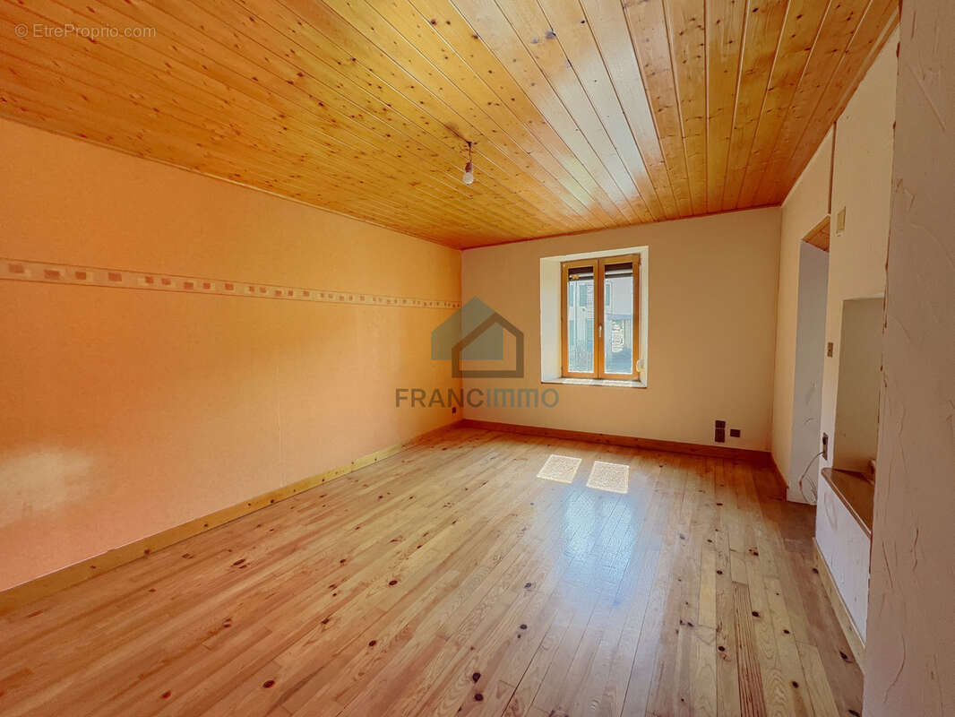 Appartement à PONT-DE-ROIDE