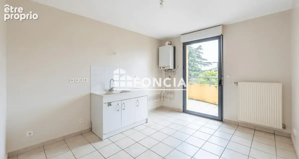 CENTRE VILLAGE - Grand T4 dans petite copropriété - faibles charges - photo 3