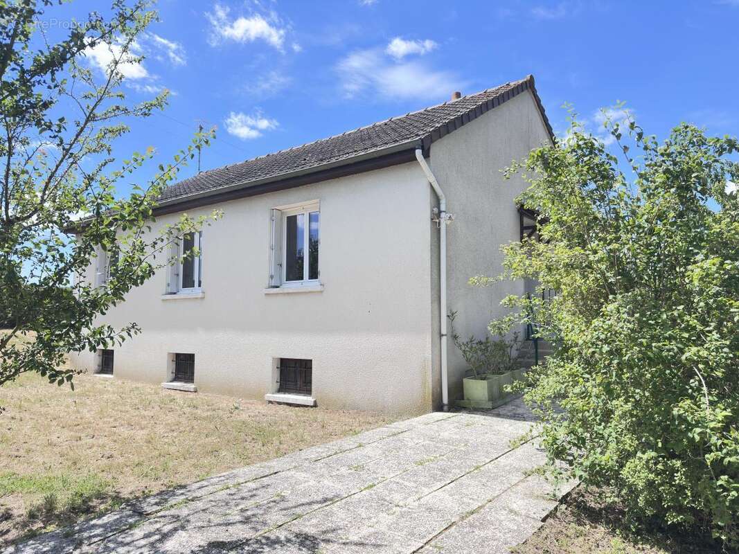 Maison à SAINT-EPAIN