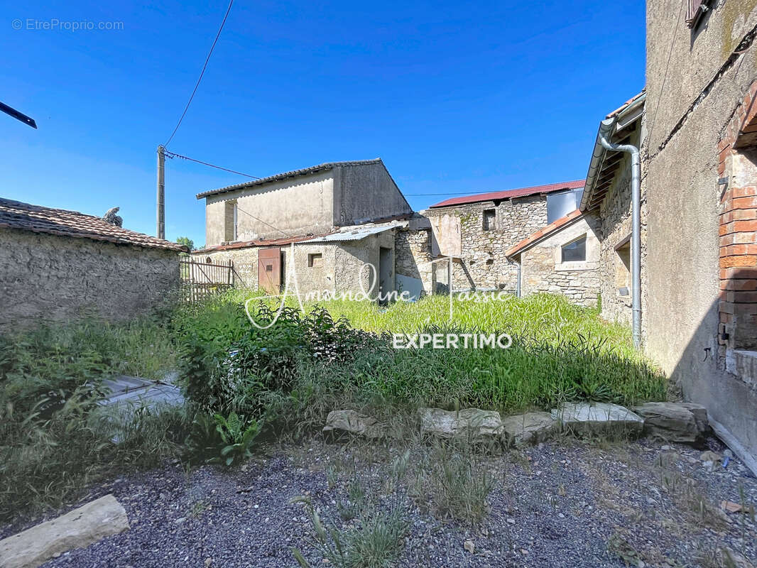 Ancien corps de ferme rénové avec 6 chambres et dépendances - photo 28