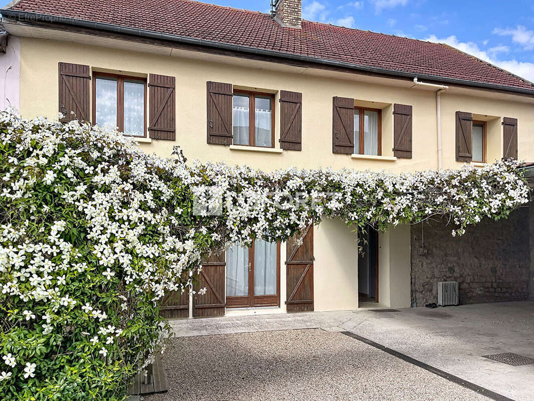 Maison à BOUAFLE