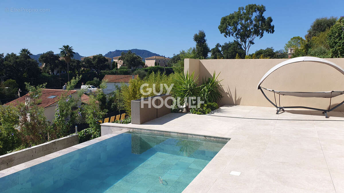 Maison à MANDELIEU-LA-NAPOULE