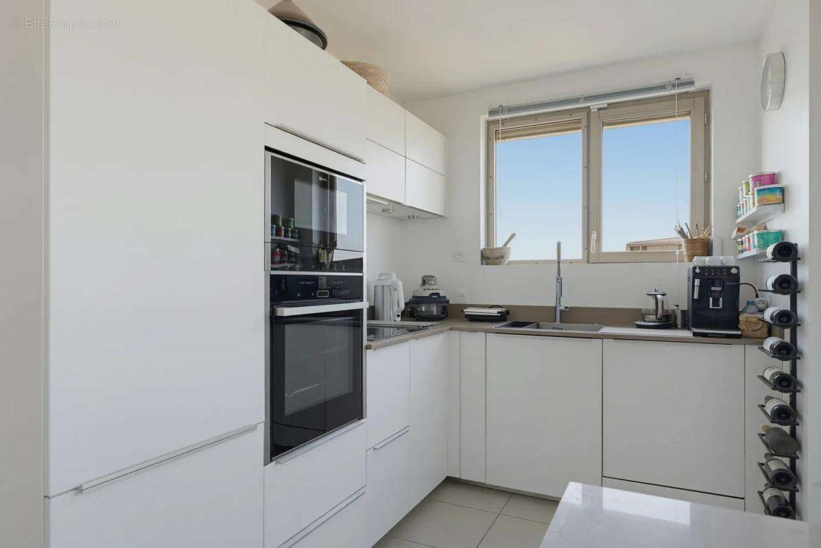 BORDEAUX - 6e étage appartement excluant voisins sur le palier - photo 8