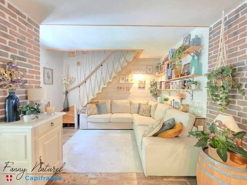 Charme de l'ancien et confort moderne : Superbe maison mitoyenne type T5 avec Terrasse, jardin et Stationnements - photo 6