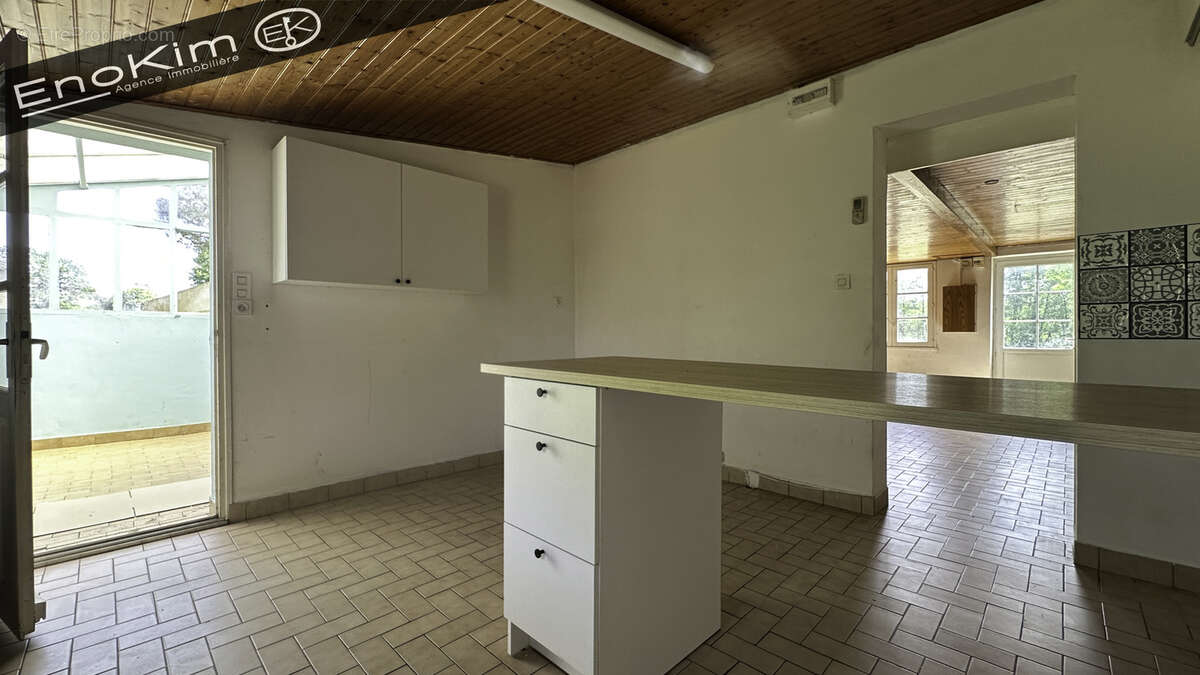 Maison en pierre avec fort potentiel - photo 2
