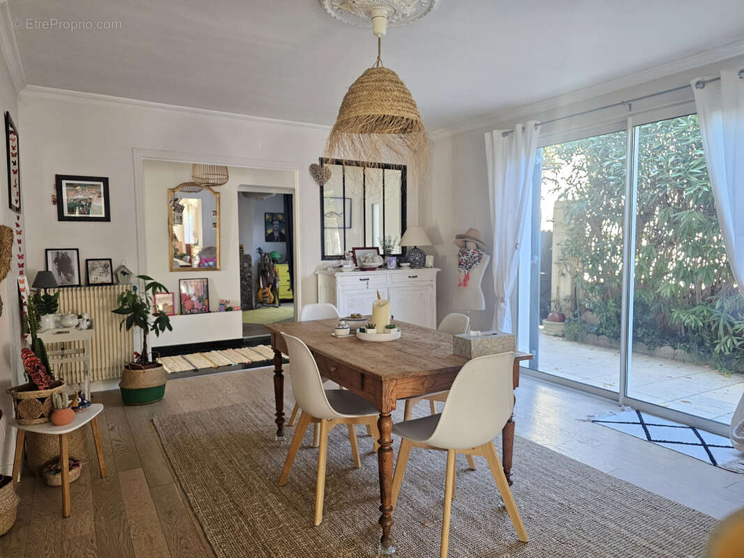 Maison à SAINT-BRES