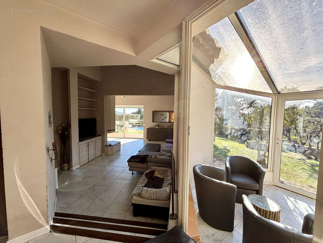 Maison à SAINT-CYR-SUR-MER