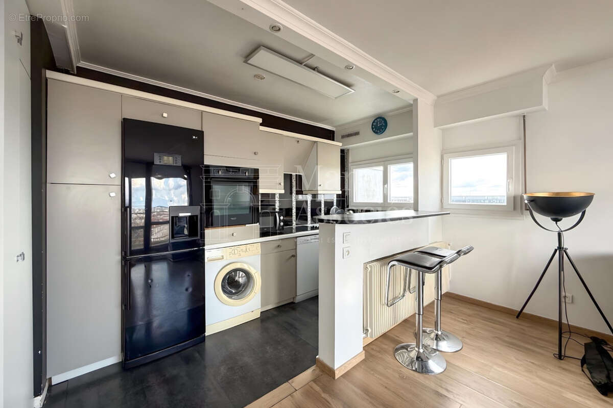 Appartement à COURBEVOIE