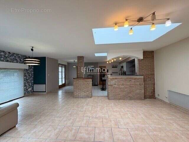 Maison à QUIEVRECHAIN