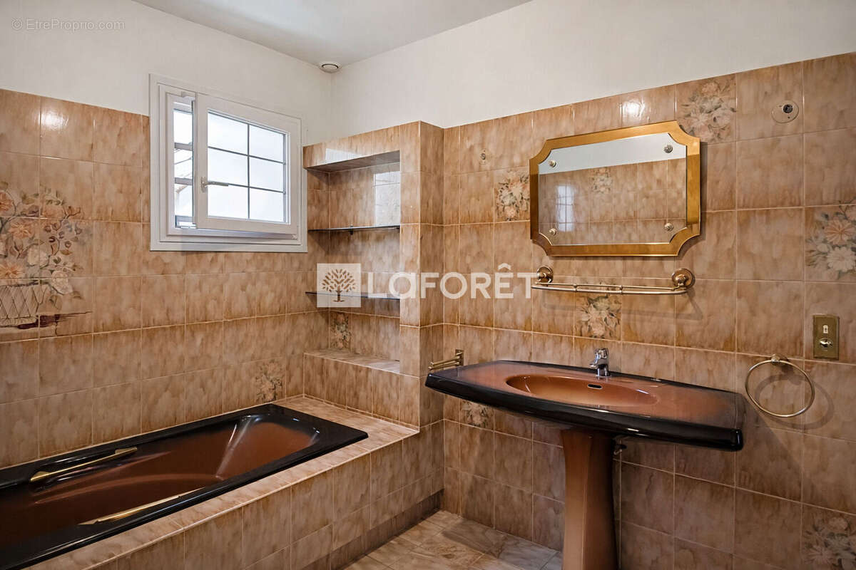 Maison à LA VILLE-DU-BOIS