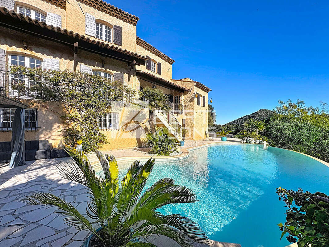 Maison à MANDELIEU-LA-NAPOULE