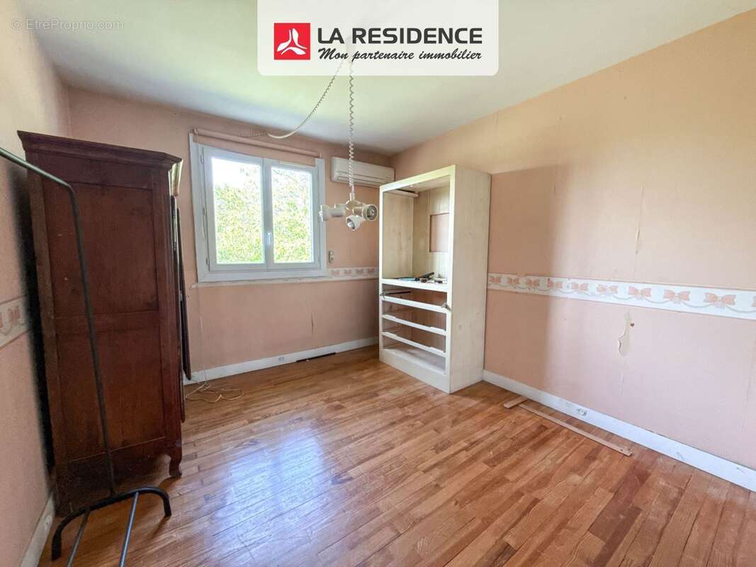 Maison à LE MESNIL-SAINT-DENIS