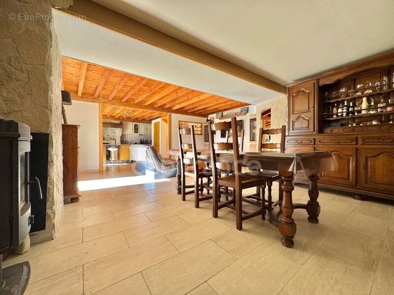 Maison à NOIRETABLE