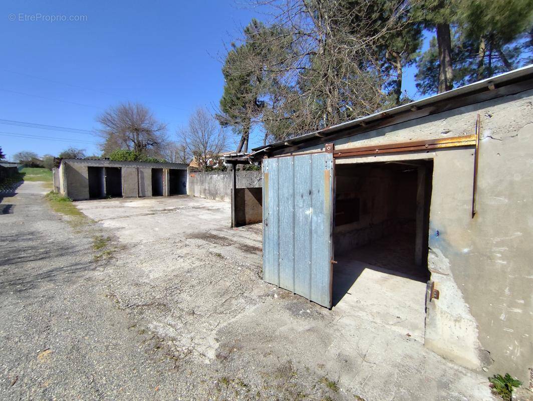 Commerce à ARTIGUES-PRES-BORDEAUX