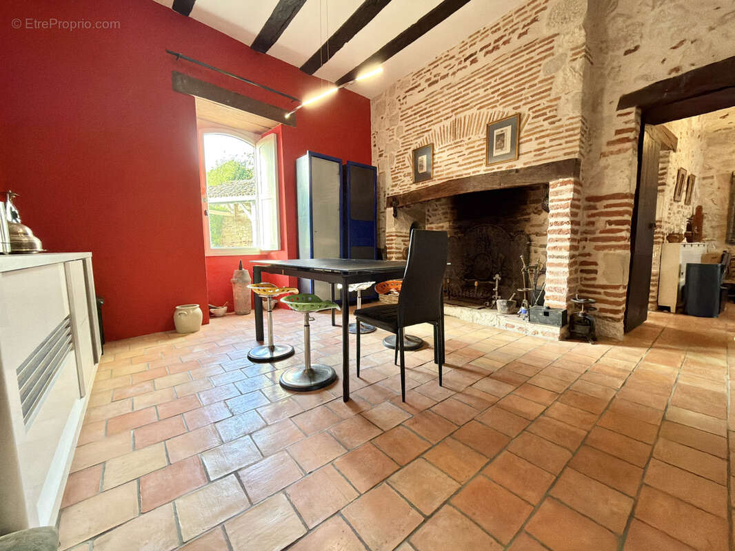 Authentique demeure médiévale avec piscine, jardin et parking privé. - photo 11