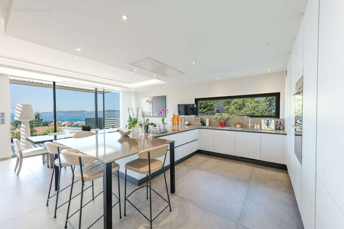 Nouveauté, villa avec superbe vue mer proche centre ville - photo 8