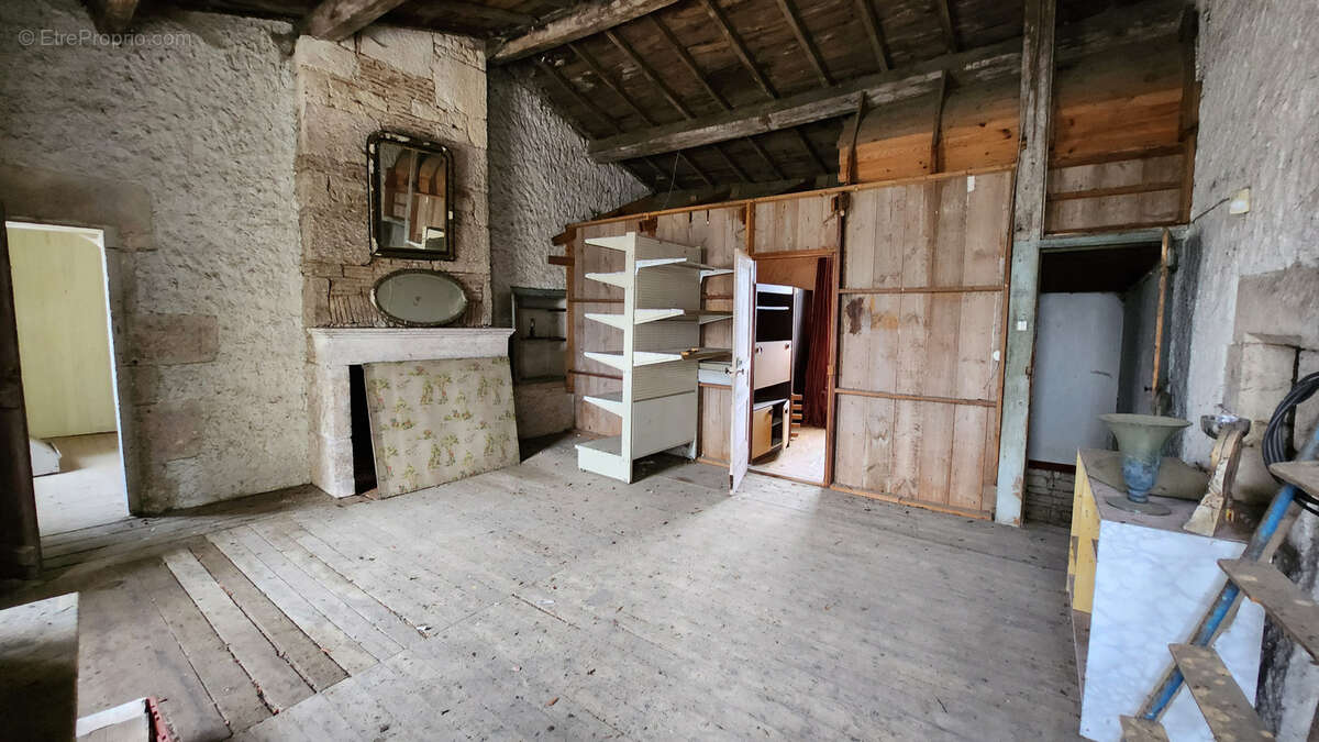 Maison à SAINTE-GEMME-LA-PLAINE