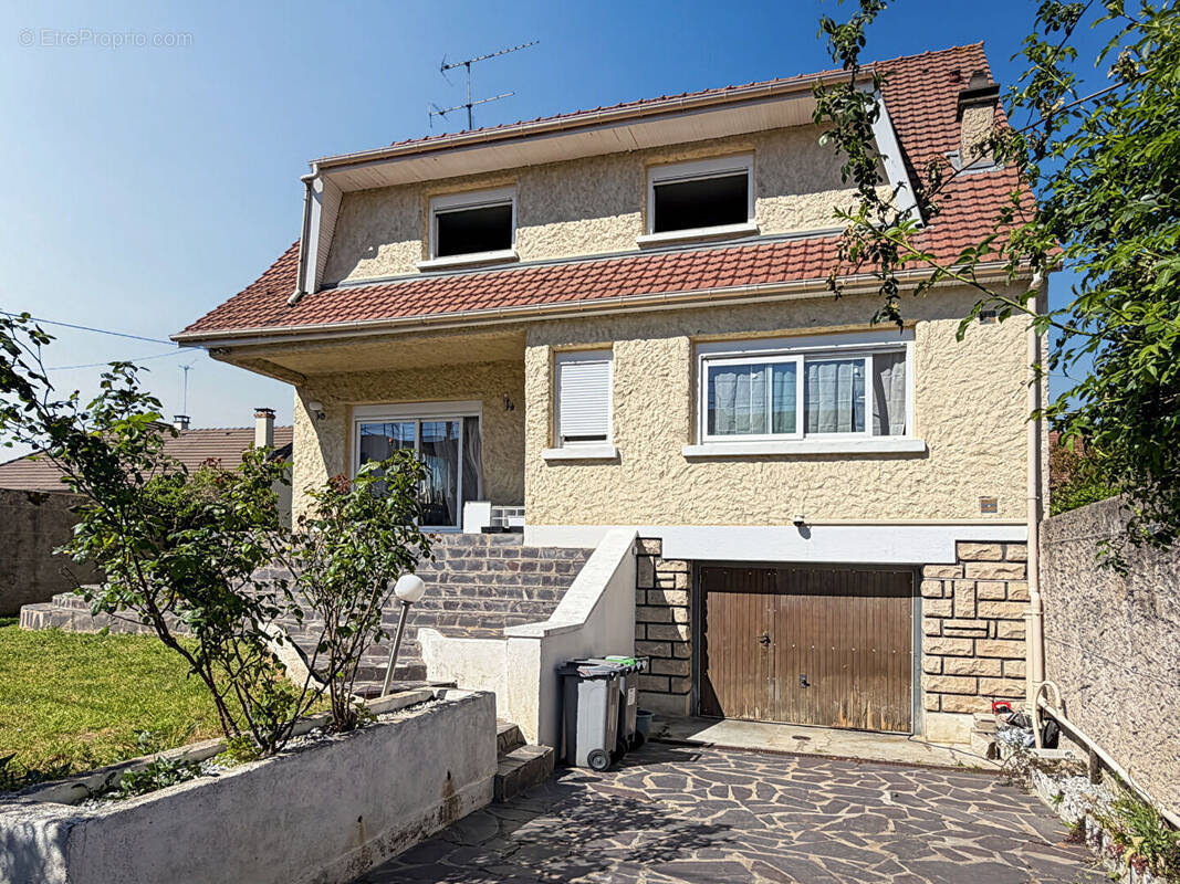 Maison à LA VILLE-DU-BOIS