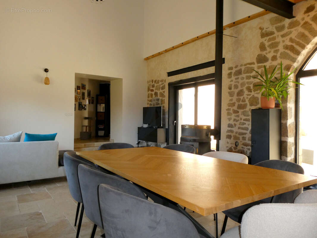 Maison à SAINT-MARTIN-LESTRA