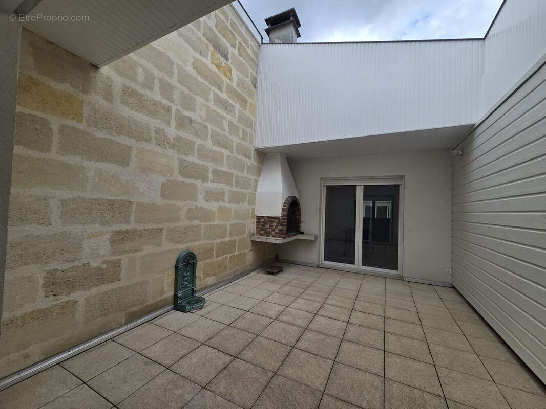 Maison à COUTRAS