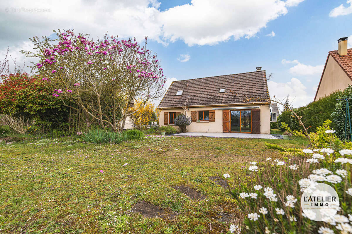 Maison à GUIGNICOURT