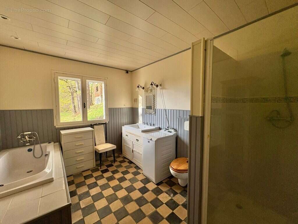 Maison à VIC-FEZENSAC