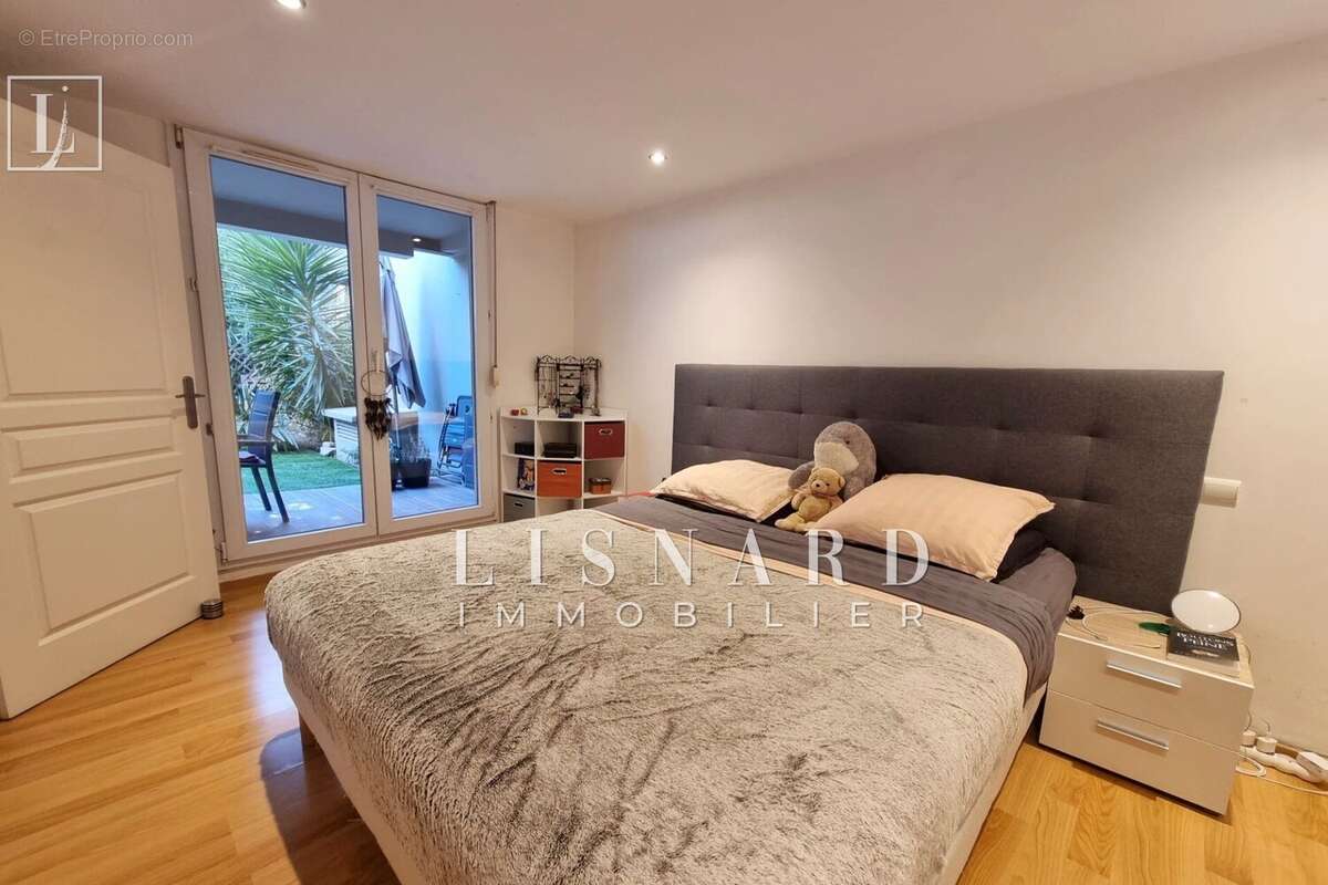 Appartement à VALLAURIS