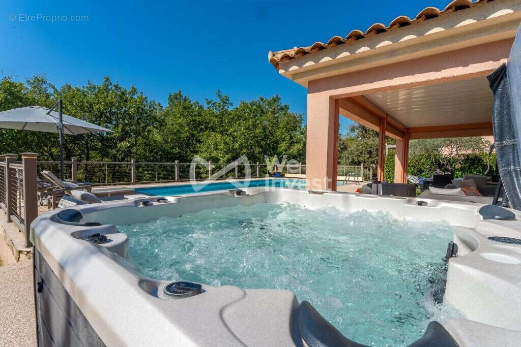 Maison 231 m² à Saint-Maximin-La-Sainte-Baume  - photo 8