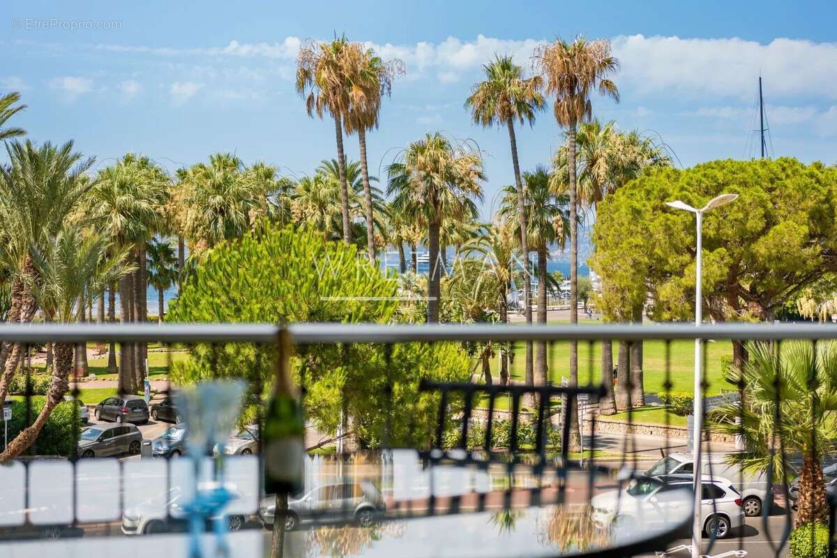 Exceptionnel appartement 5 pièces sur la Croisette avec terrasse vue mer et garage - Cannes Croisette - photo 3