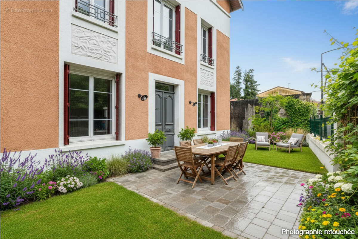 Appartement à CHARBONNIERES-LES-BAINS