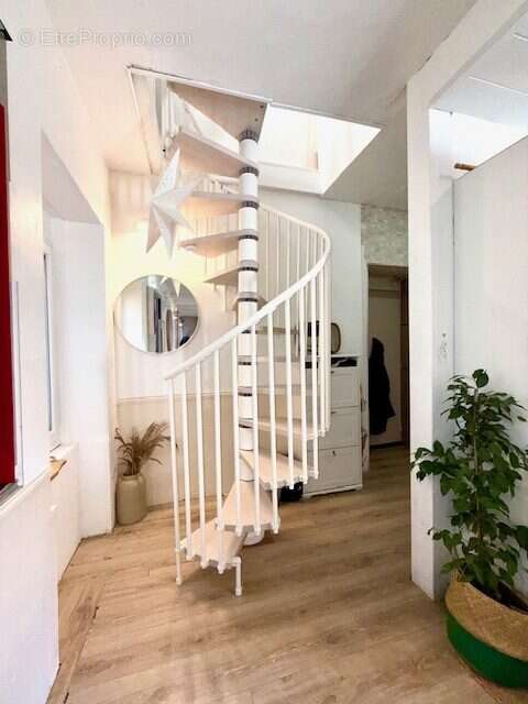 Appartement à CONTES