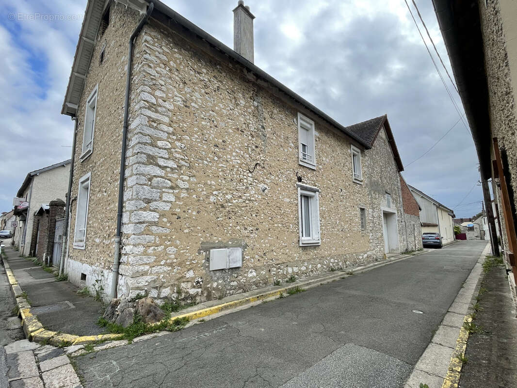 Appartement à FRENEUSE
