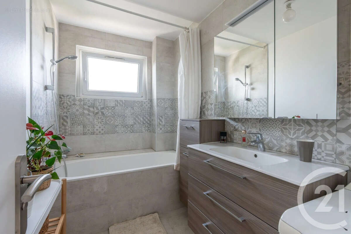 Appartement à SAINT-MAUR-DES-FOSSES