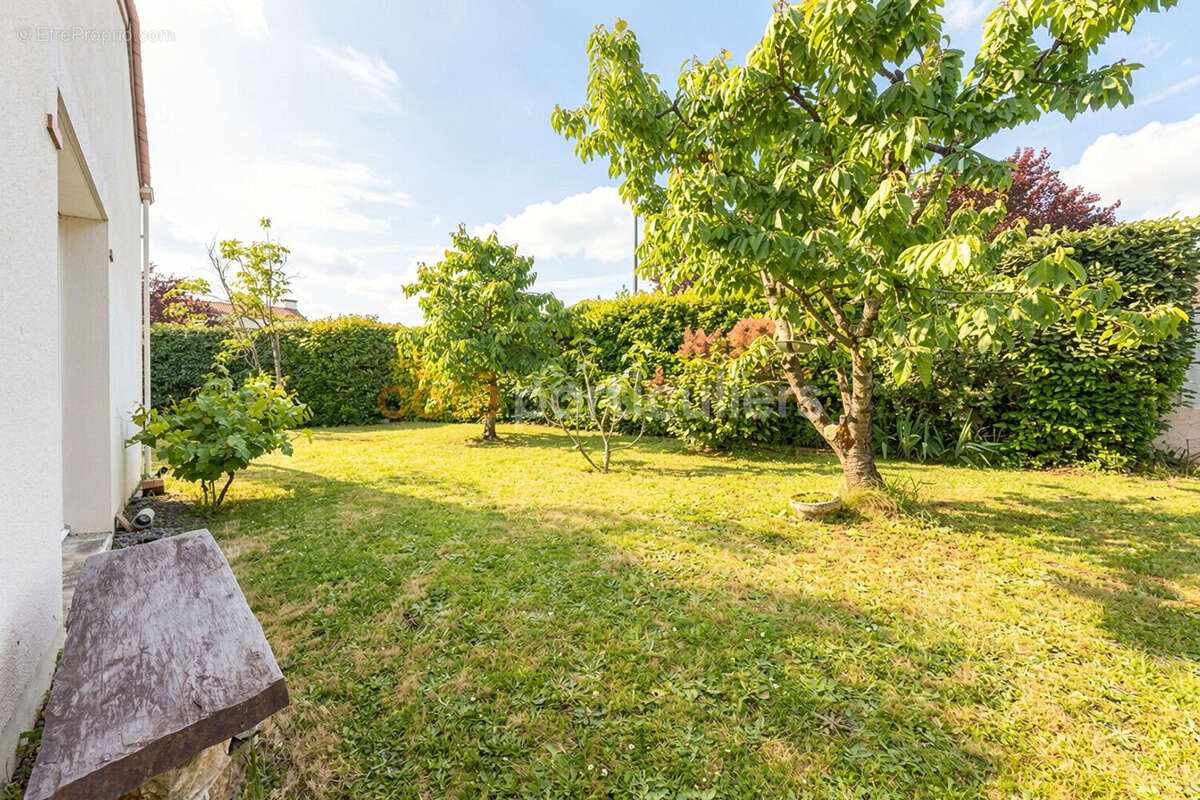 Basse goulaine -- maison familiale 194 m²  -- 5 chambres -- proche centre en impasse -- garage & jardin - photo 2