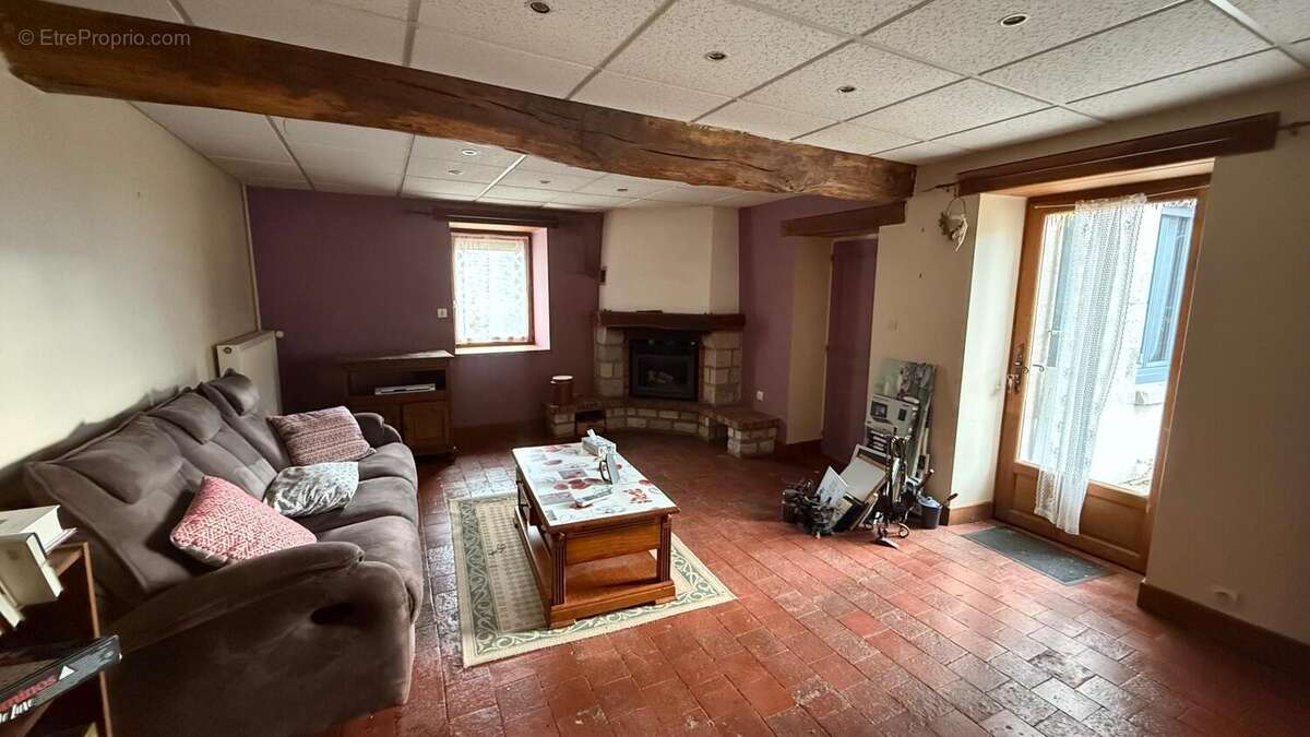 Maison 98 m² à Yevre-La-Ville  - photo 4