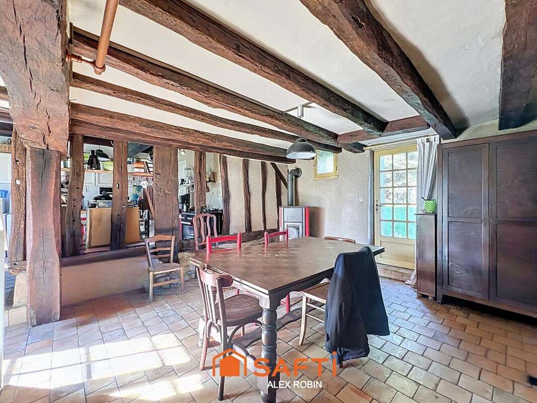 Maison 212 m² à Saint-Laurent-En-Gatines  - photo 8