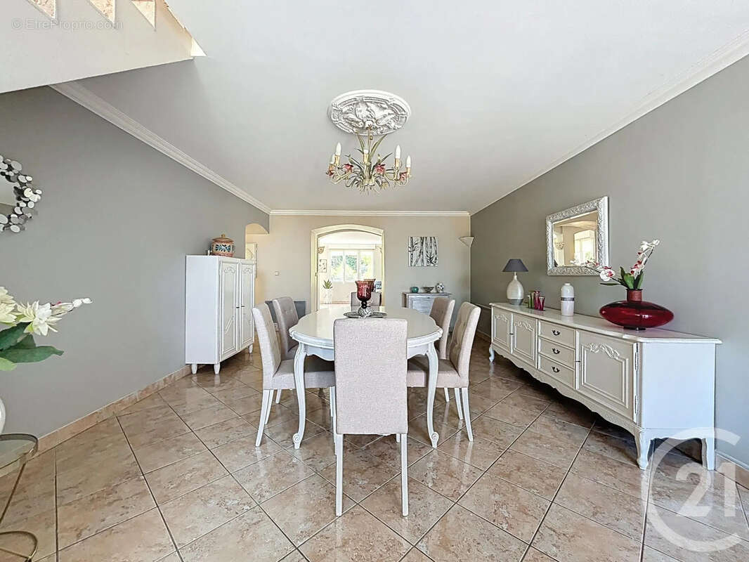 Maison à VERT-SAINT-DENIS