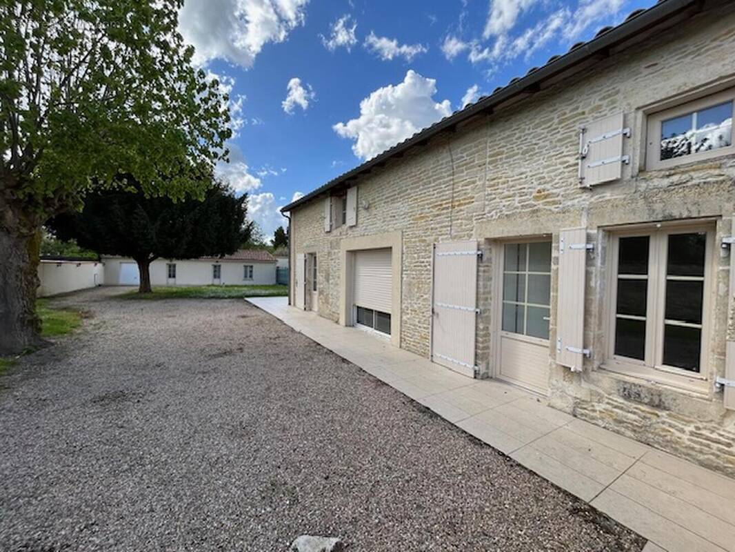 IMG0128 - Maison à SAINT-SYMPHORIEN