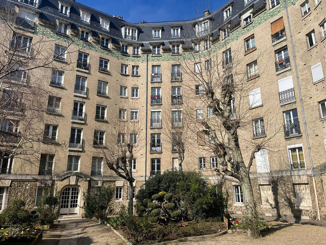 Appartement à PARIS-17E