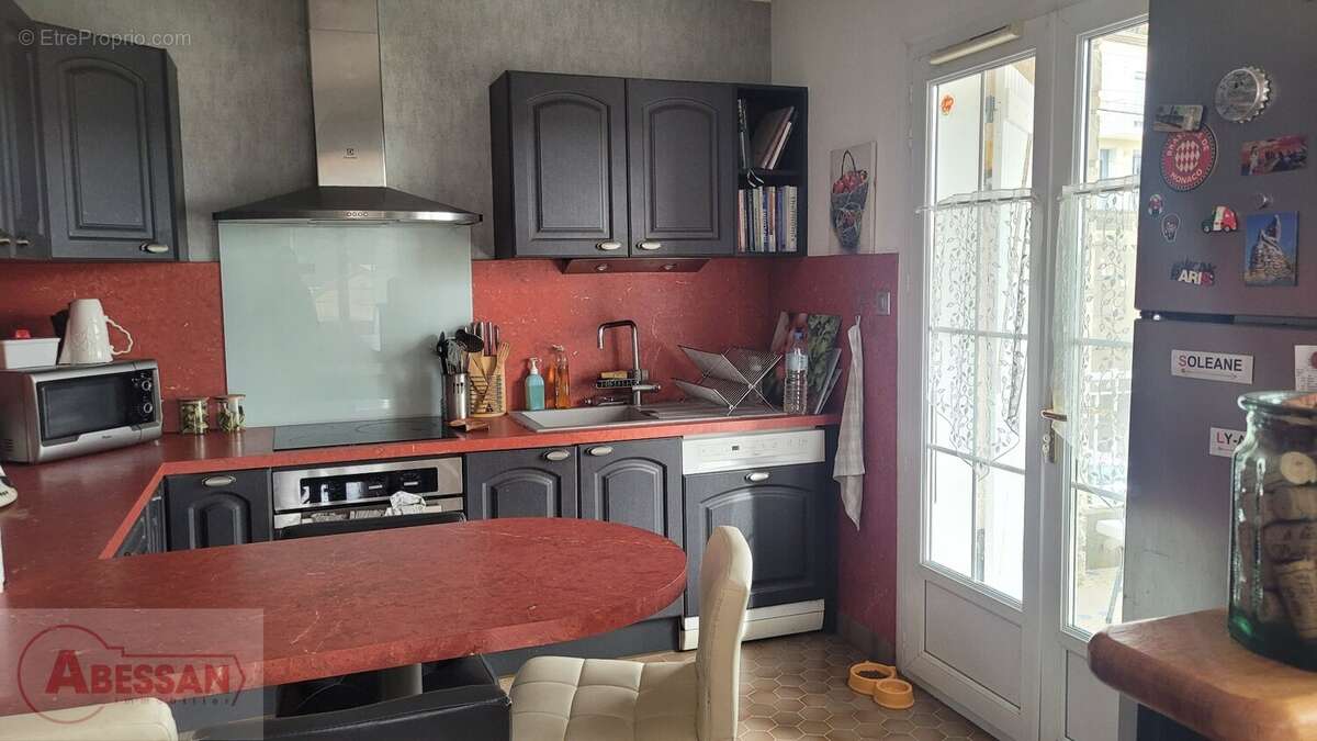 Maison à LARAGNE-MONTEGLIN