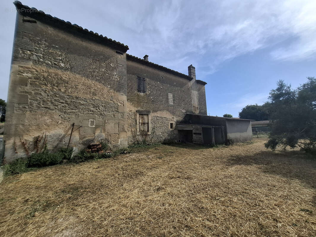 Maison à FONTVIEILLE