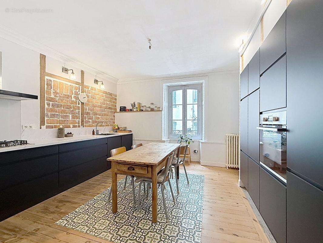 Appartement d'exception de 155 m² dans un ancien hôtel particulier. VANNES HYPER CENTRE - photo 5